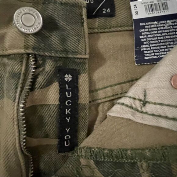 Lucky Brand ~ Camo Denim Shorts ~ Relaxed Fit ~ size 24 ~ NWT - Picture 3 of 13